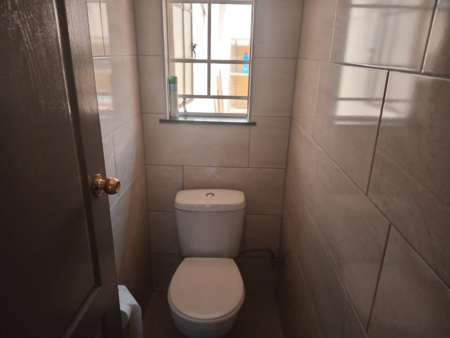 To Let 4 Bedroom Property for Rent in Van Riebeeck Park Gauteng