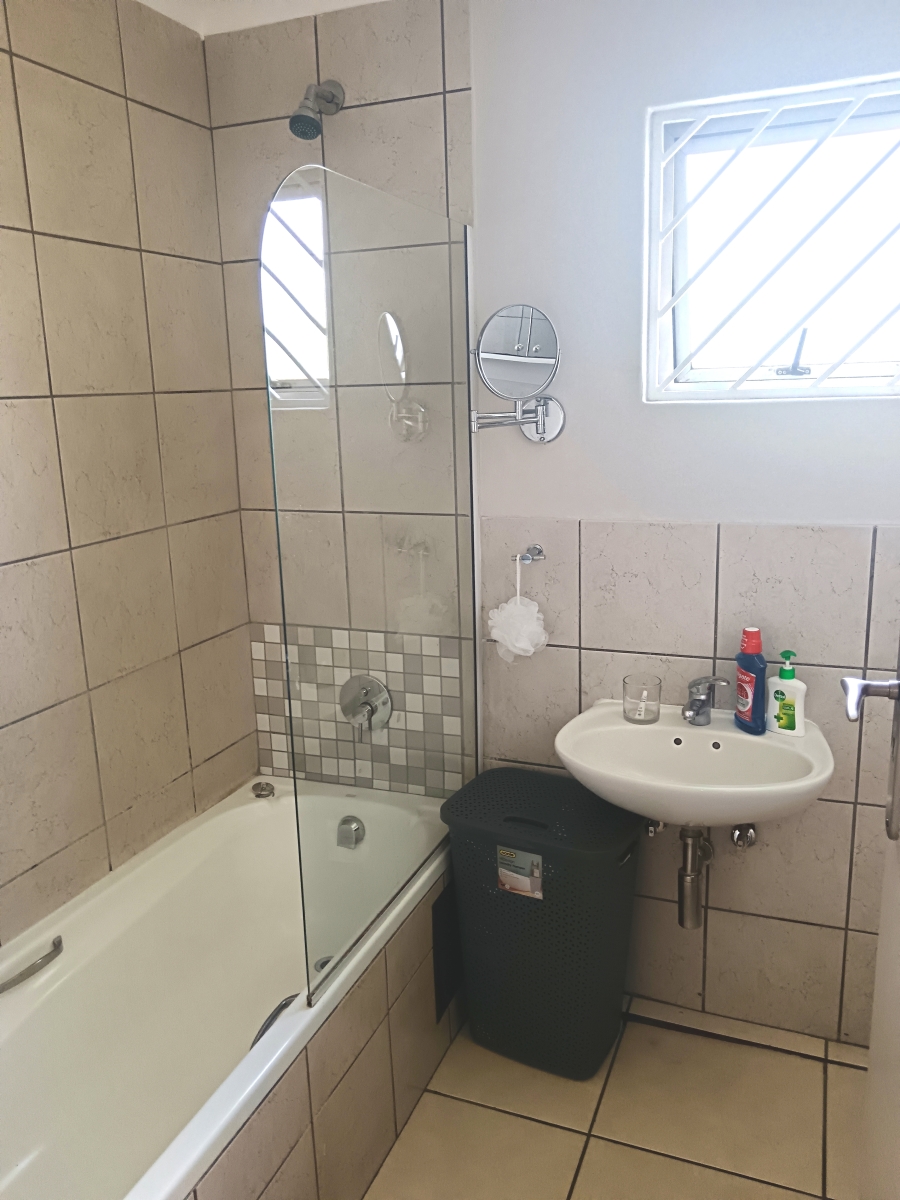 To Let 2 Bedroom Property for Rent in Sandown Gauteng