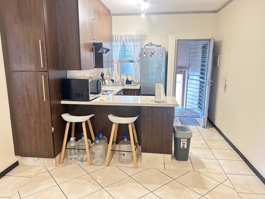To Let 2 Bedroom Property for Rent in Bryanston Gauteng