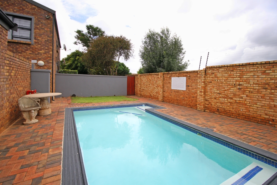 2 Bedroom Property for Sale in Fairland Gauteng