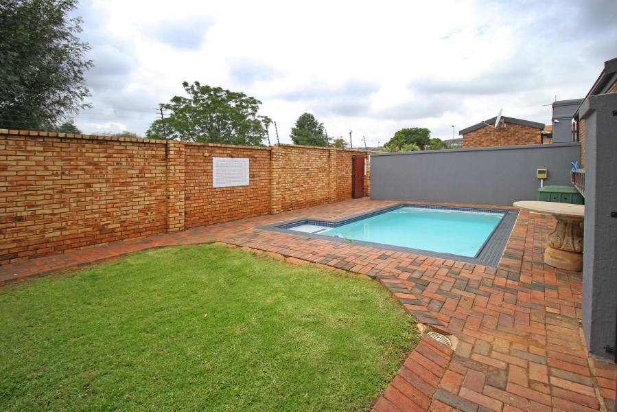 2 Bedroom Property for Sale in Fairland Gauteng