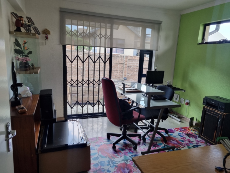 5 Bedroom Property for Sale in Illiondale Gauteng