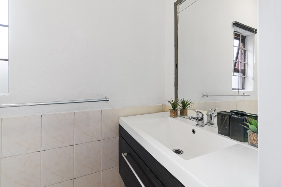 1 Bedroom Property for Sale in Sunninghill Gauteng