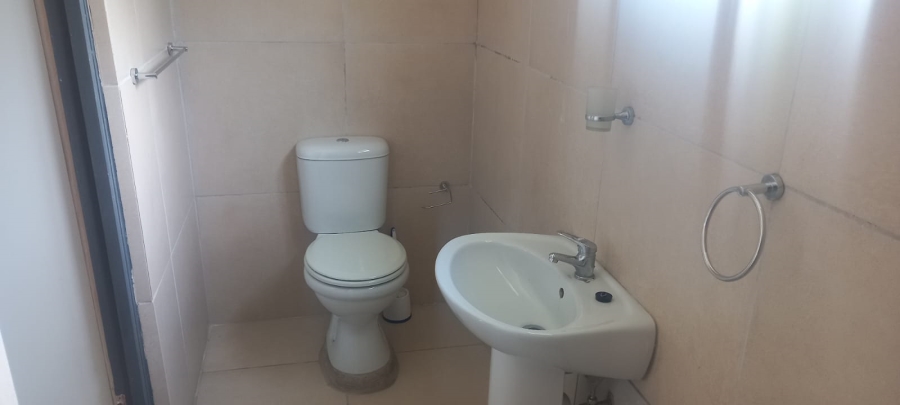 To Let 1 Bedroom Property for Rent in Blairgowrie Gauteng