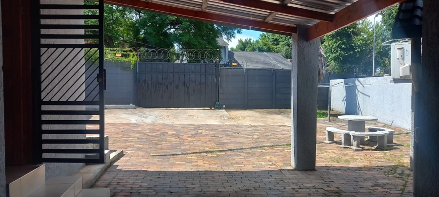 To Let 1 Bedroom Property for Rent in Blairgowrie Gauteng