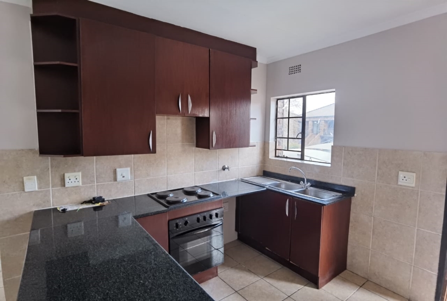 To Let 2 Bedroom Property for Rent in Sonneveld Gauteng