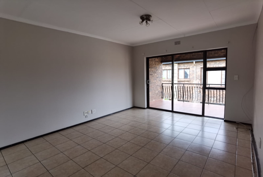 To Let 2 Bedroom Property for Rent in Sonneveld Gauteng