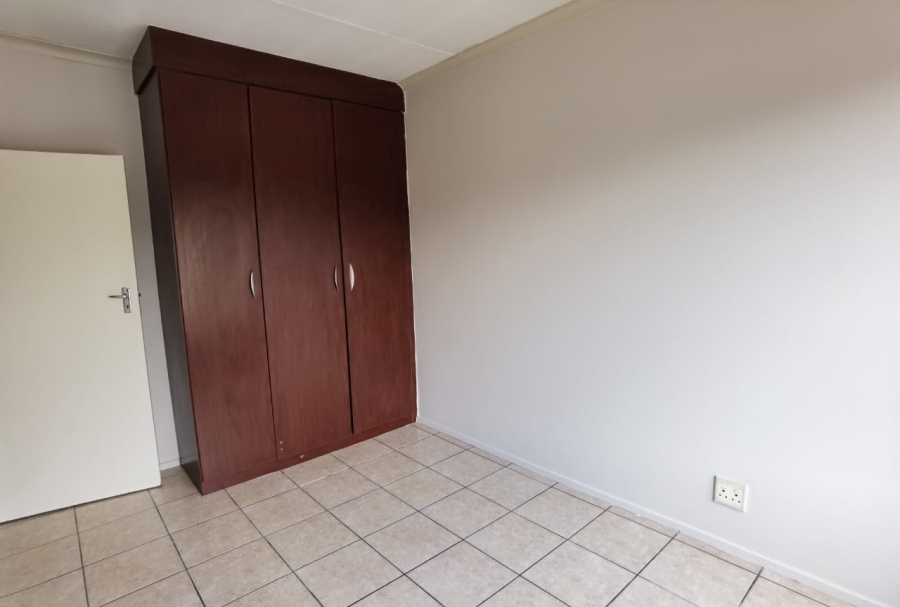 To Let 2 Bedroom Property for Rent in Sonneveld Gauteng