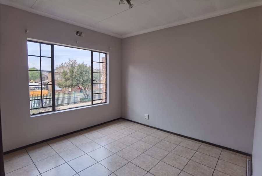 To Let 2 Bedroom Property for Rent in Sonneveld Gauteng