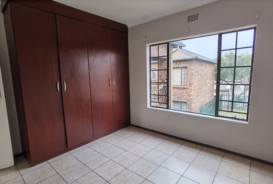 To Let 2 Bedroom Property for Rent in Sonneveld Gauteng