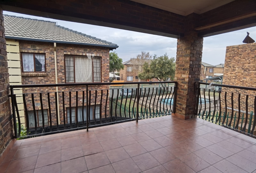 To Let 2 Bedroom Property for Rent in Sonneveld Gauteng