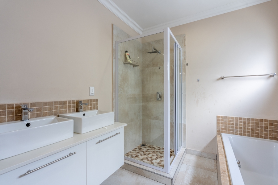 4 Bedroom Property for Sale in Broadacres Gauteng