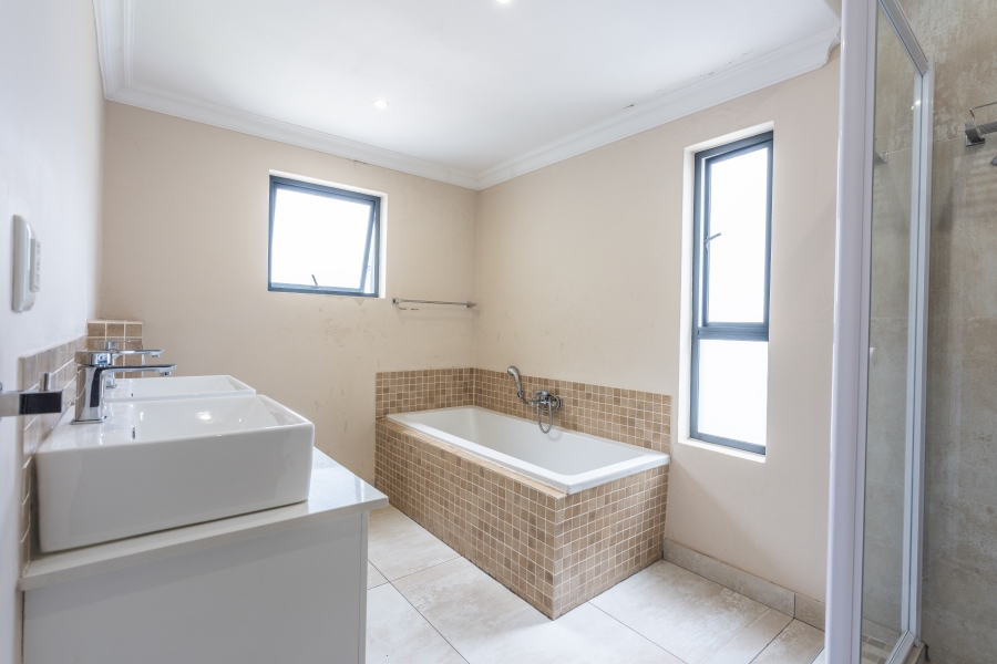 4 Bedroom Property for Sale in Broadacres Gauteng