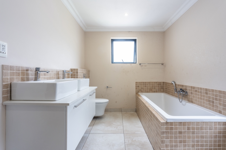 4 Bedroom Property for Sale in Broadacres Gauteng