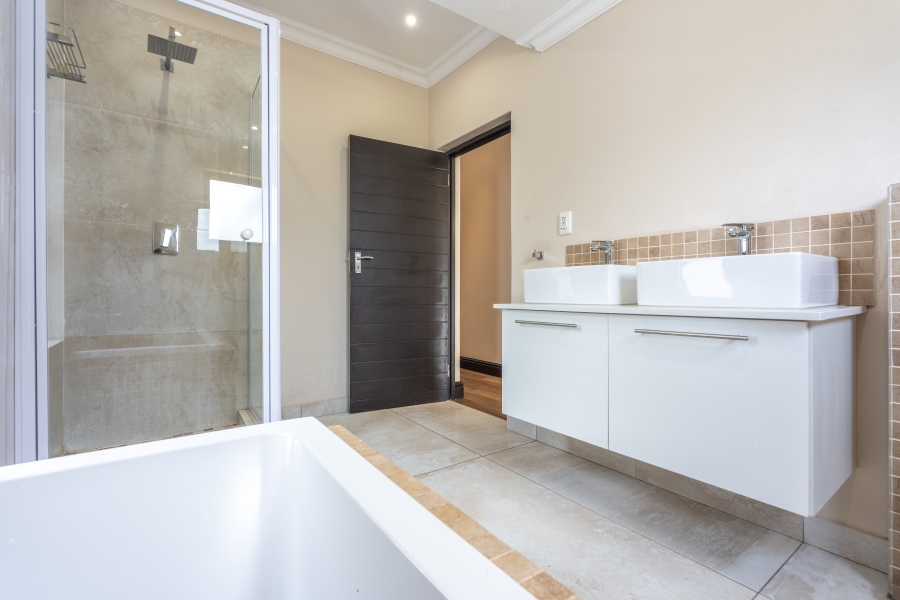 4 Bedroom Property for Sale in Broadacres Gauteng