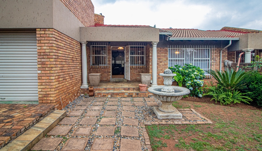 4 Bedroom Property for Sale in Van Riebeeck Park Gauteng