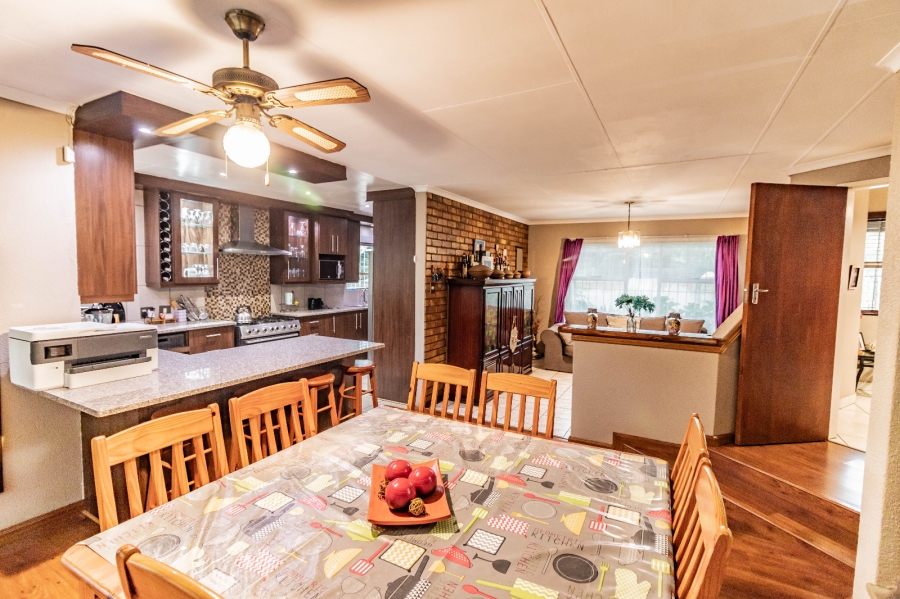 4 Bedroom Property for Sale in Van Riebeeck Park Gauteng