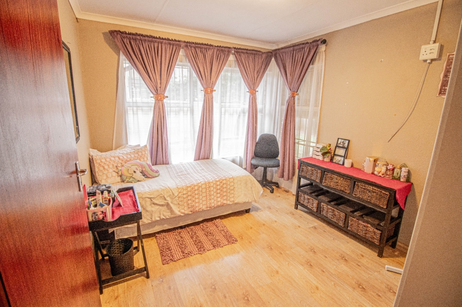 4 Bedroom Property for Sale in Van Riebeeck Park Gauteng