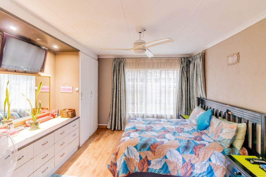 4 Bedroom Property for Sale in Van Riebeeck Park Gauteng