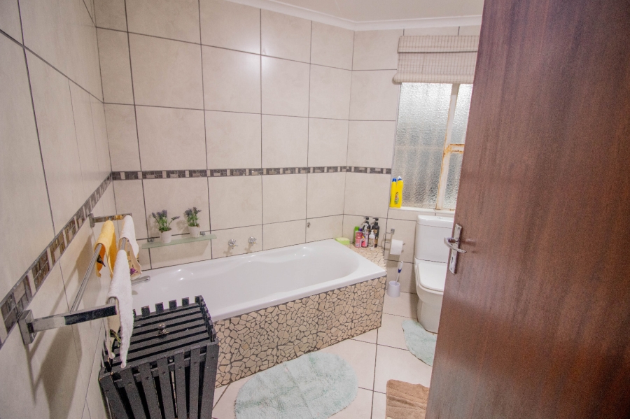 4 Bedroom Property for Sale in Van Riebeeck Park Gauteng