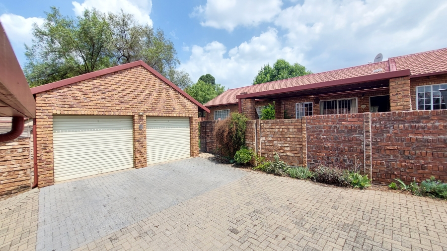 3 Bedroom Property for Sale in Eldoraigne Gauteng