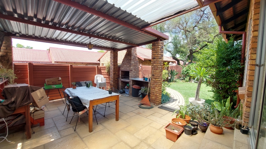 3 Bedroom Property for Sale in Eldoraigne Gauteng