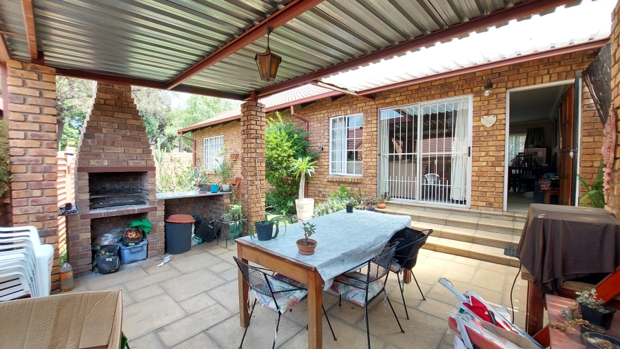 3 Bedroom Property for Sale in Eldoraigne Gauteng