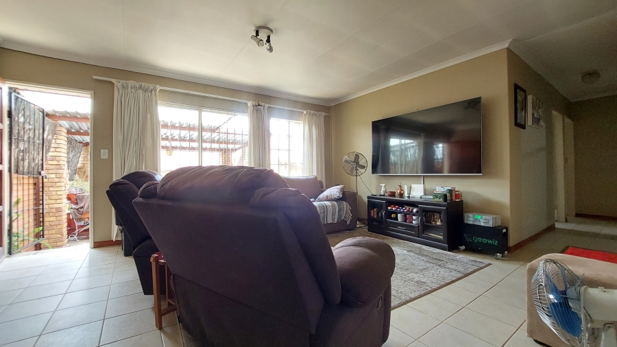 3 Bedroom Property for Sale in Eldoraigne Gauteng