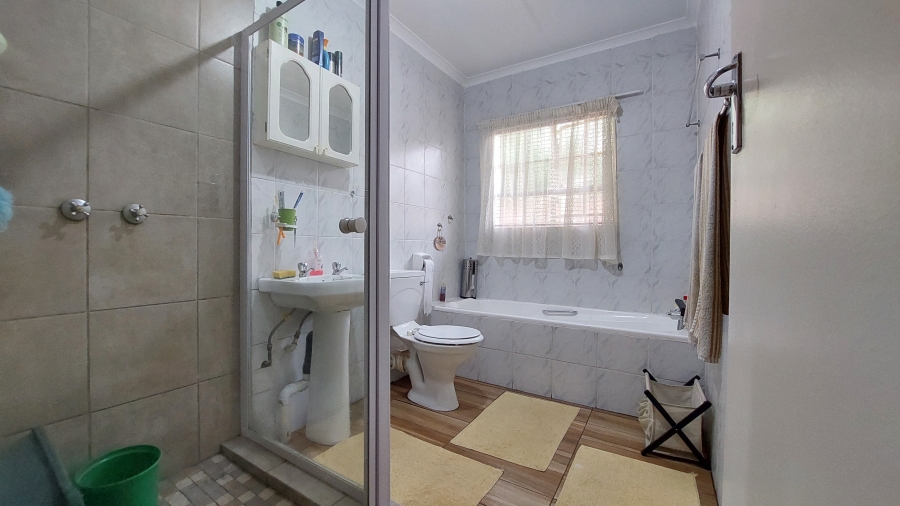 3 Bedroom Property for Sale in Eldoraigne Gauteng