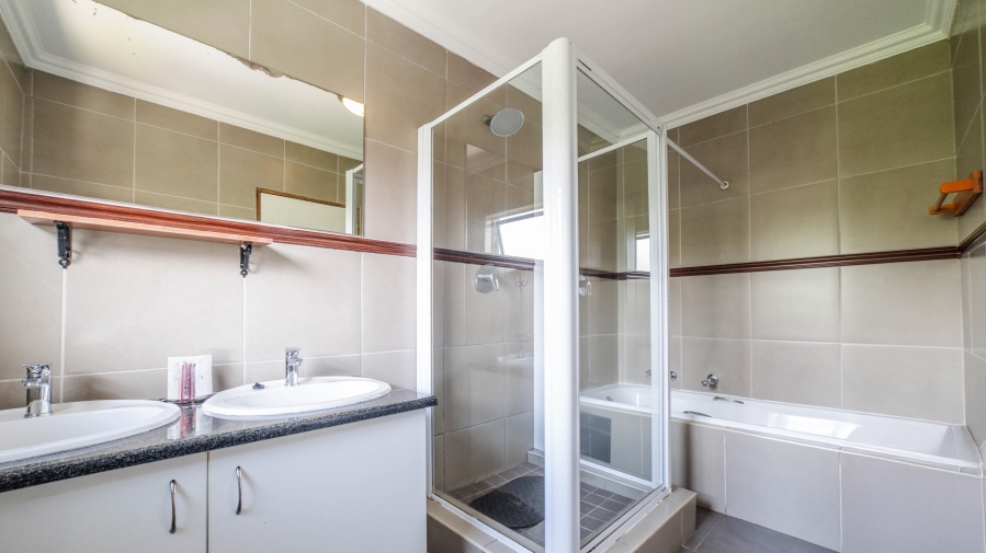 3 Bedroom Property for Sale in Broadacres Gauteng