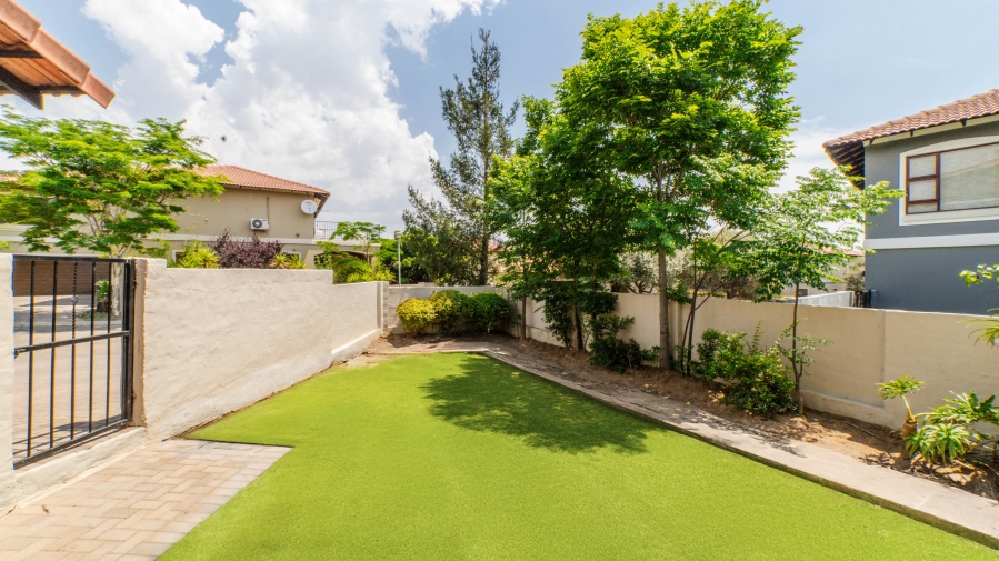 3 Bedroom Property for Sale in Broadacres Gauteng