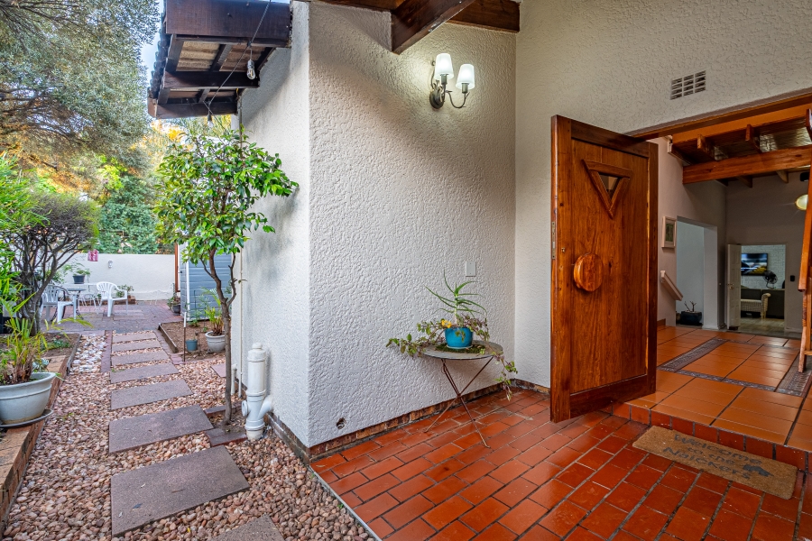 5 Bedroom Property for Sale in Lonehill Gauteng