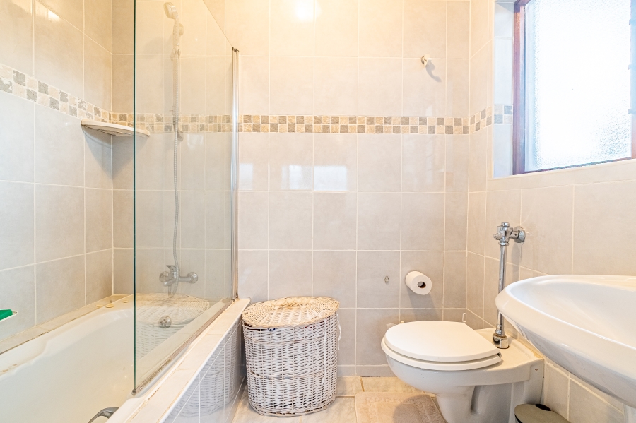 5 Bedroom Property for Sale in Lonehill Gauteng