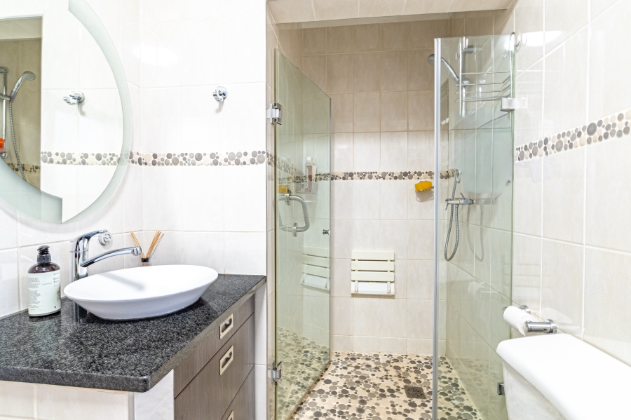 5 Bedroom Property for Sale in Lonehill Gauteng