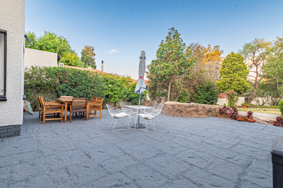 5 Bedroom Property for Sale in Lonehill Gauteng