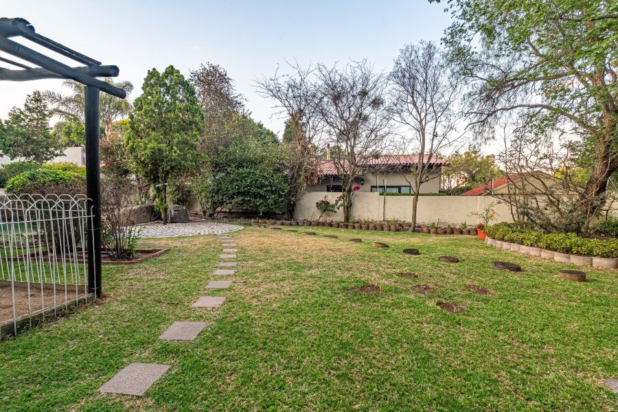 5 Bedroom Property for Sale in Lonehill Gauteng
