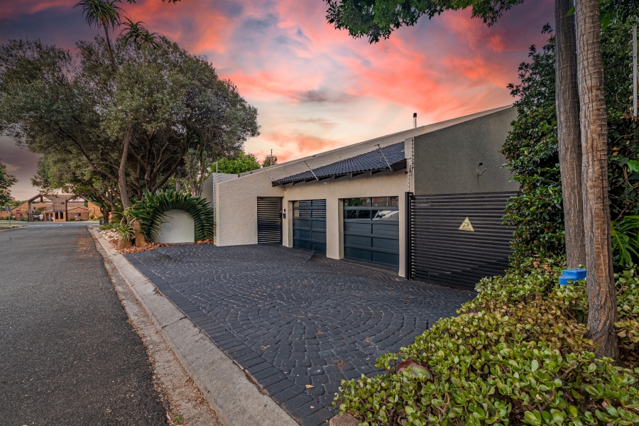 5 Bedroom Property for Sale in Lonehill Gauteng