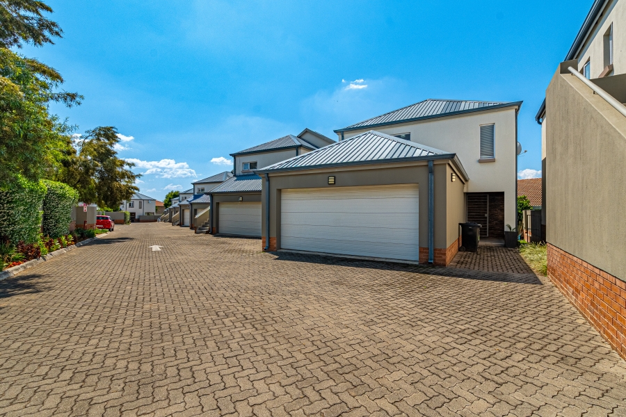 3 Bedroom Property for Sale in Broadacres Gauteng