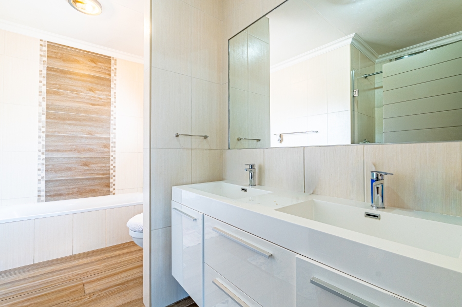 3 Bedroom Property for Sale in Broadacres Gauteng