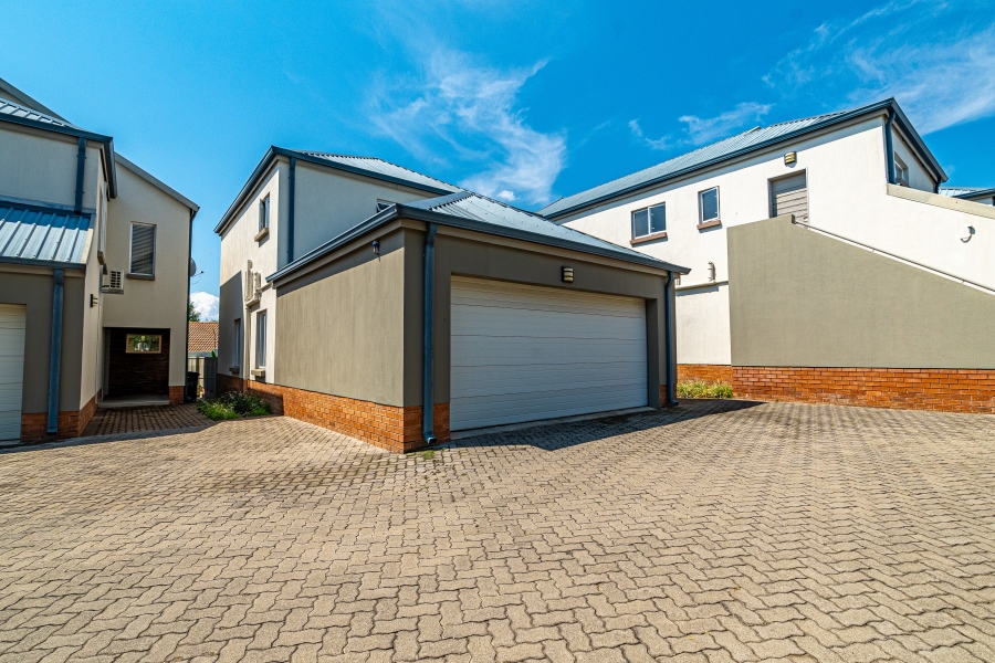 3 Bedroom Property for Sale in Broadacres Gauteng