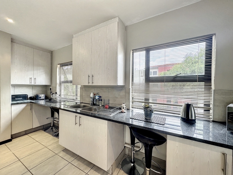 2 Bedroom Property for Sale in Lombardy Estate Gauteng