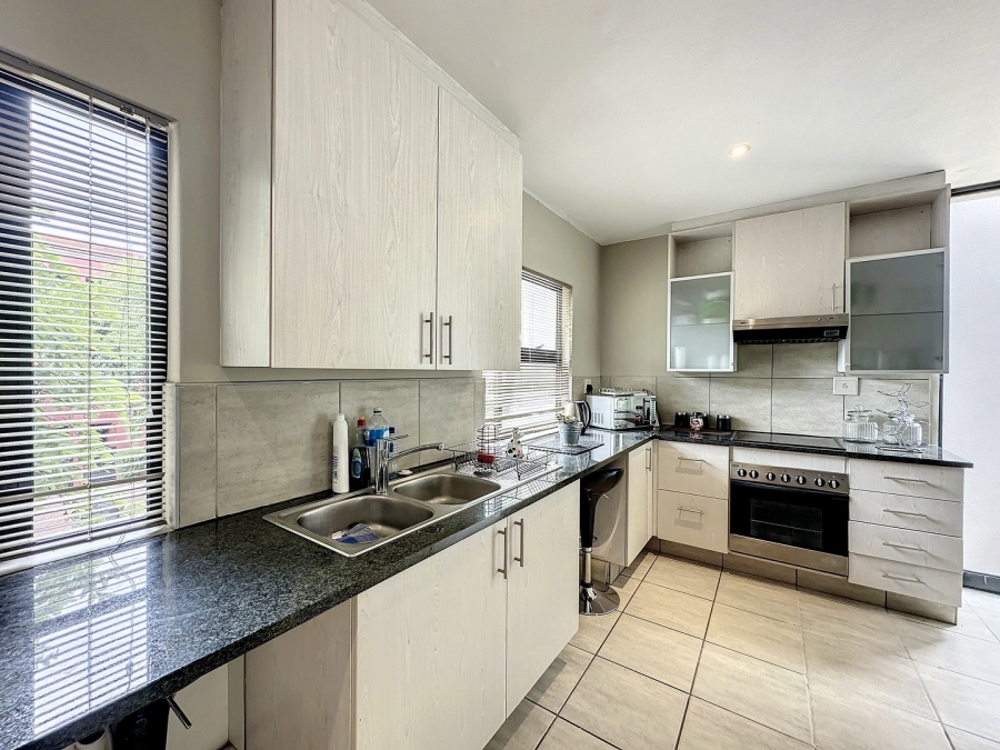 2 Bedroom Property for Sale in Lombardy Estate Gauteng