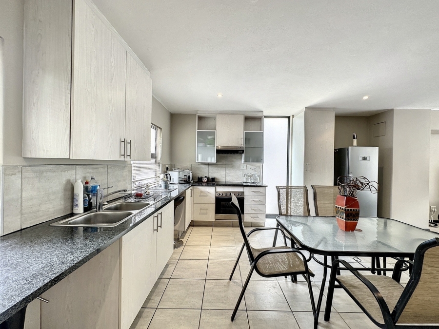 2 Bedroom Property for Sale in Lombardy Estate Gauteng