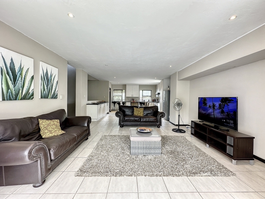 2 Bedroom Property for Sale in Lombardy Estate Gauteng