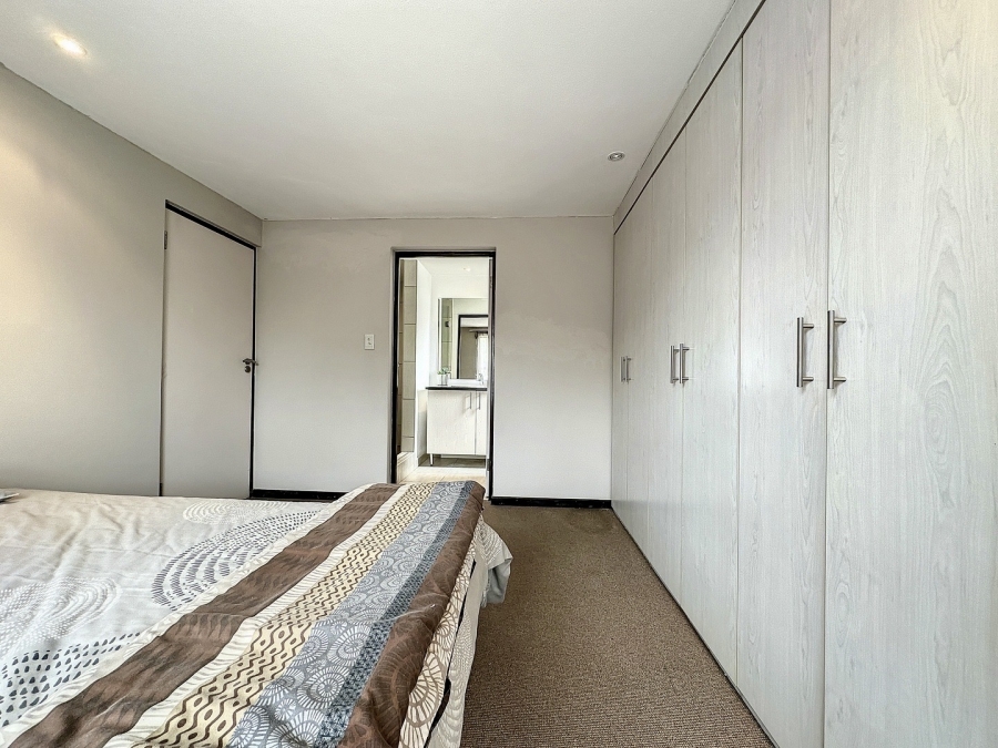 2 Bedroom Property for Sale in Lombardy Estate Gauteng