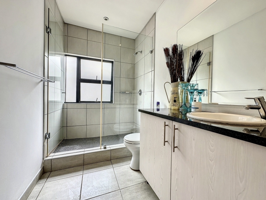 2 Bedroom Property for Sale in Lombardy Estate Gauteng