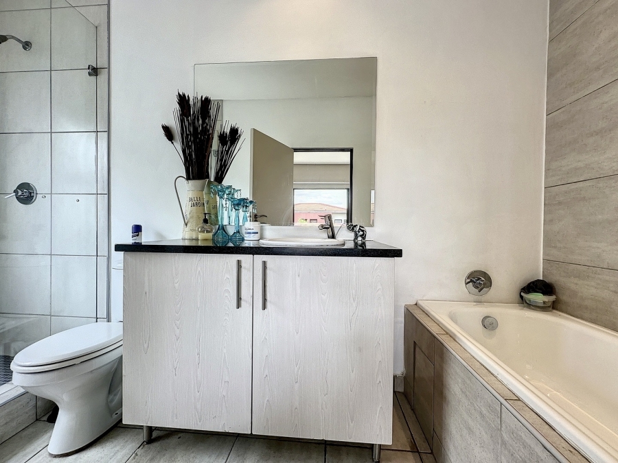 2 Bedroom Property for Sale in Lombardy Estate Gauteng