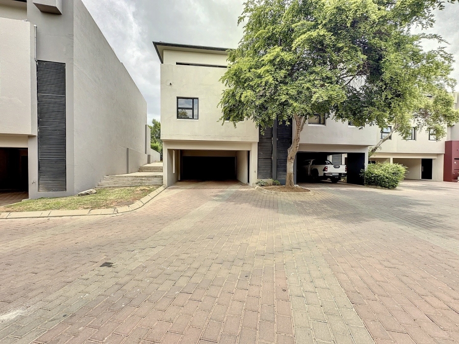 2 Bedroom Property for Sale in Lombardy Estate Gauteng