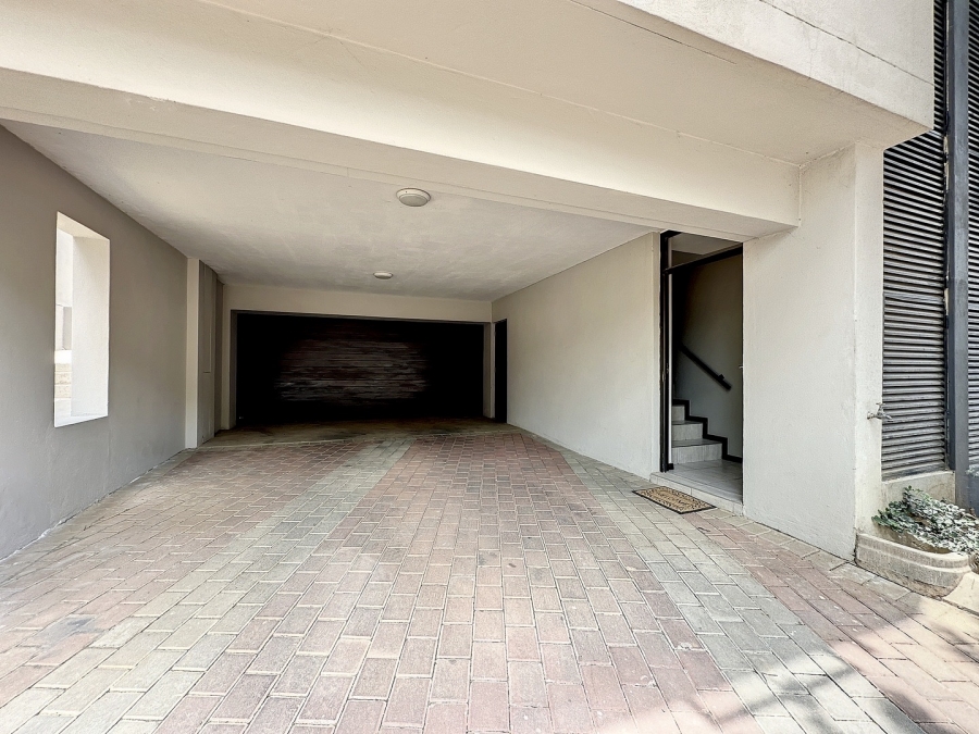 2 Bedroom Property for Sale in Lombardy Estate Gauteng