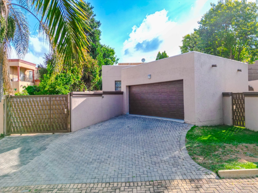 3 Bedroom Property for Sale in Buccleuch Gauteng
